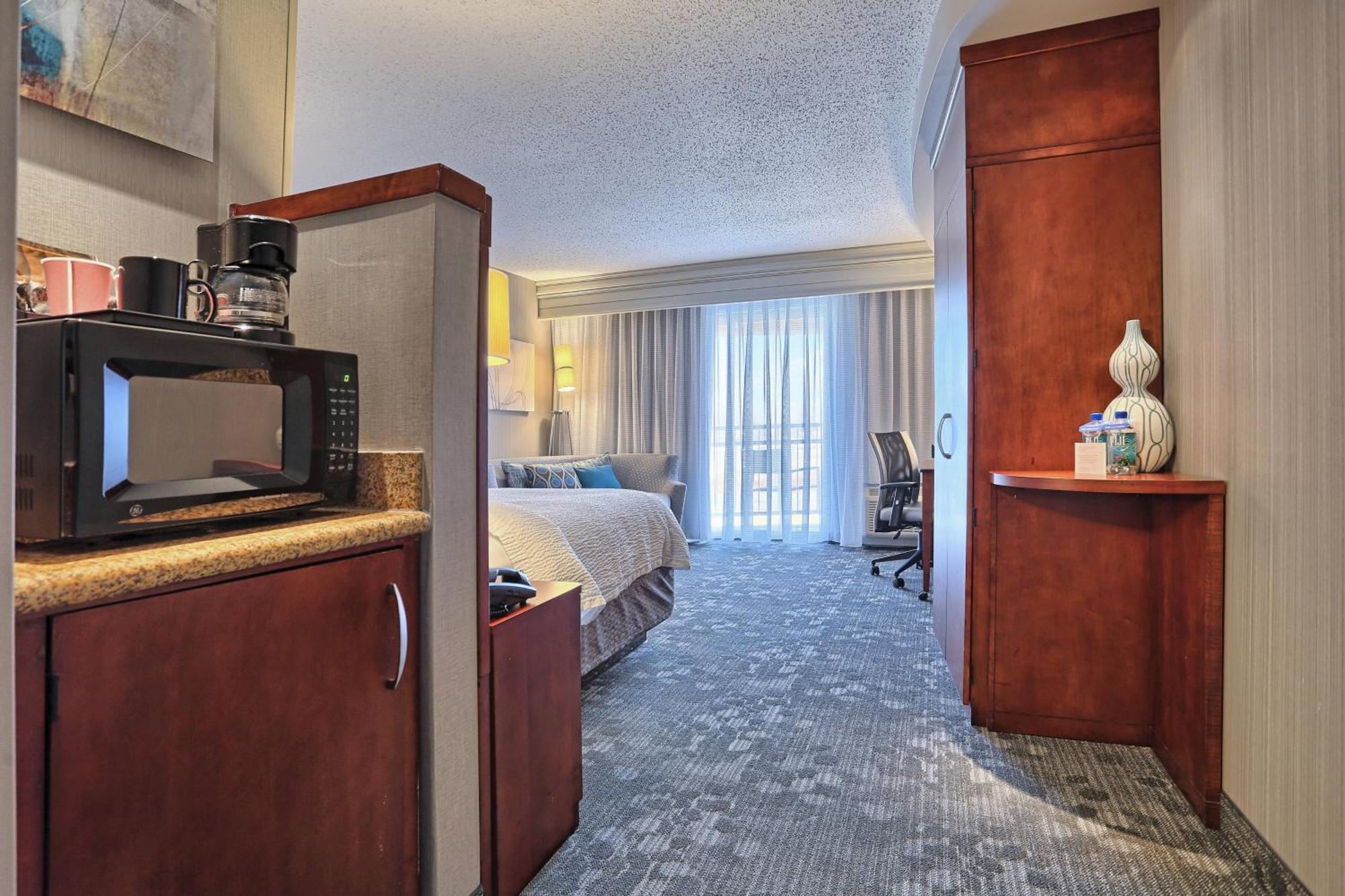 คอร์ตยาร์ด ฮาร์ริสบูร์ก เวสต์/เมคานิกส์บูร์ก Hotel แมคานิกส์เบิร์ก ภายนอก รูปภาพ